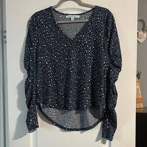 Chic Navy Leopard Print Blouse